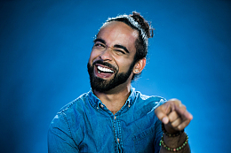 快乐顽皮的男人