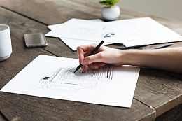 正在创作的设计师