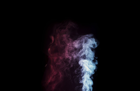 稀薄漂浮的烟雾