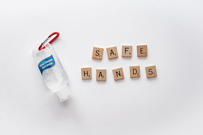 洗手液和字母贴拼写安全的标识
