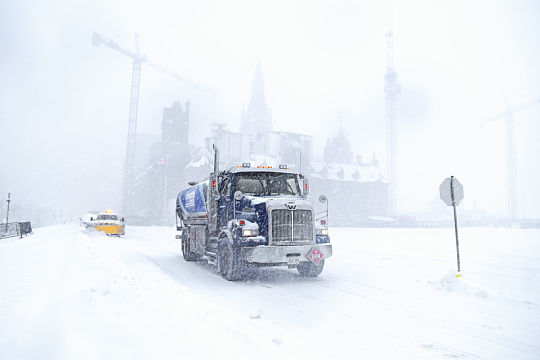 城市里的扫雪车