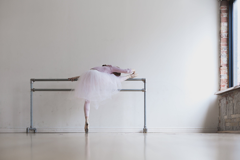 芭蕾舞者压腿