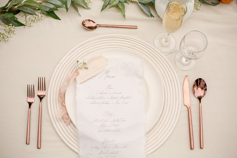 婚礼餐桌布置与菜单