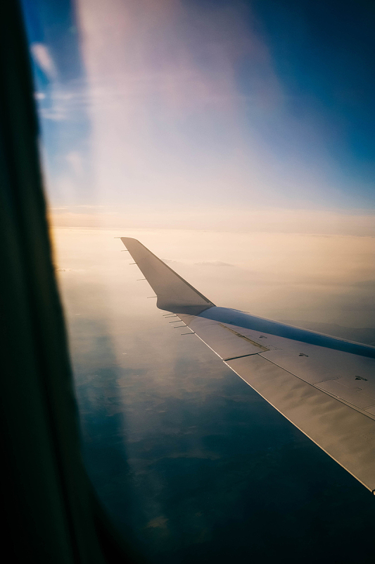 飞机机翼天空