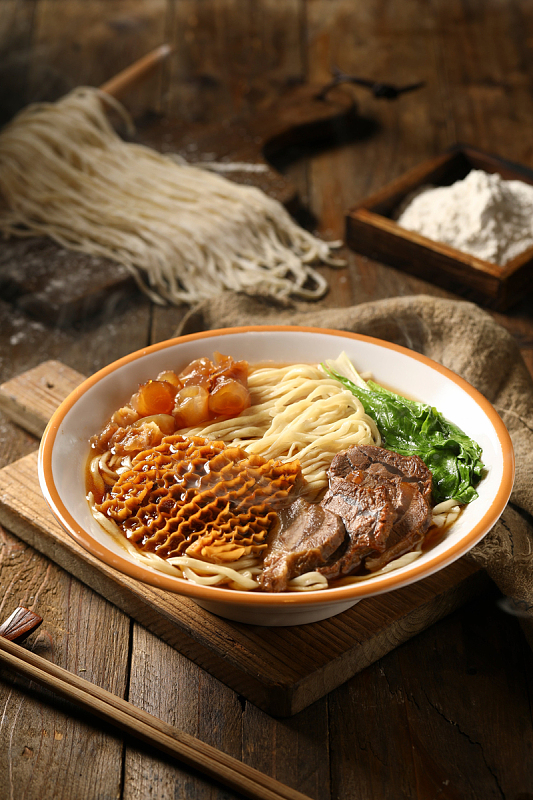 碗里的汤面条