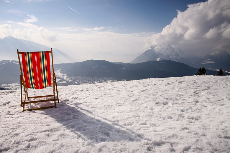 冬季白雪皑皑折叠椅