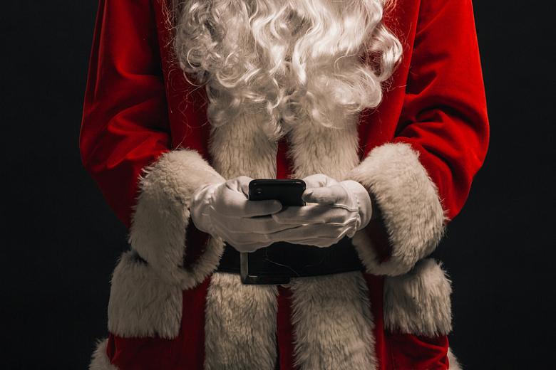 玩手机的圣诞老人