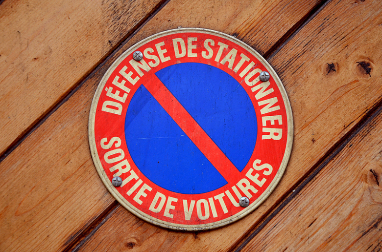 法语禁止停车标志