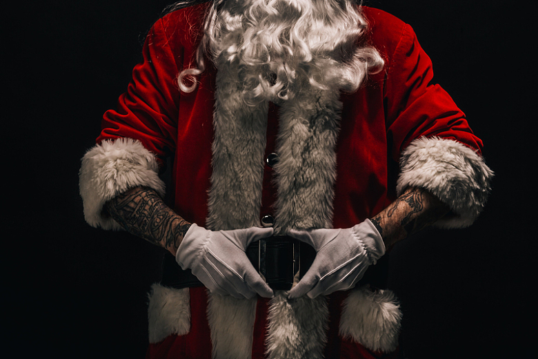 系皮带的圣诞老人