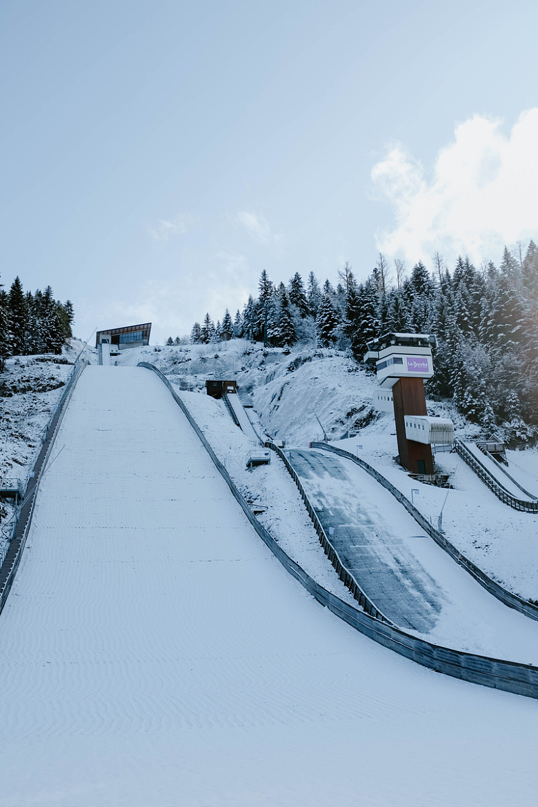 冬季雪地滑雪场