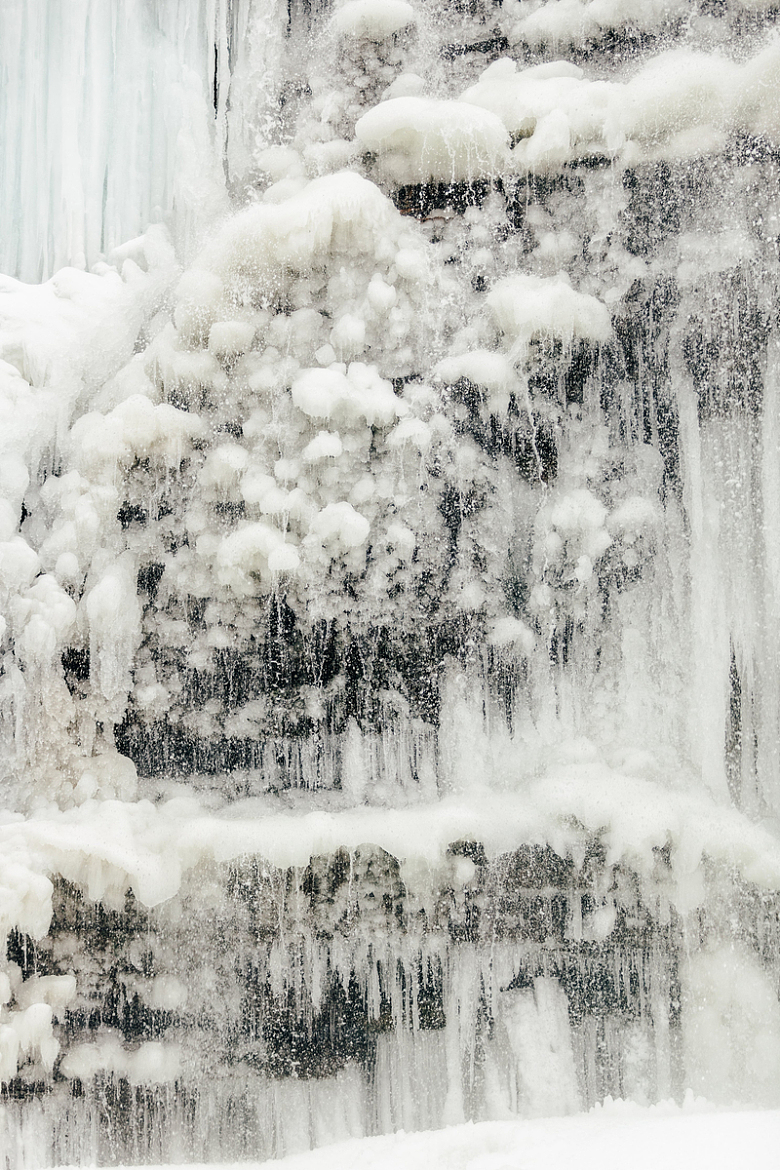 冰冻结冰的瀑布