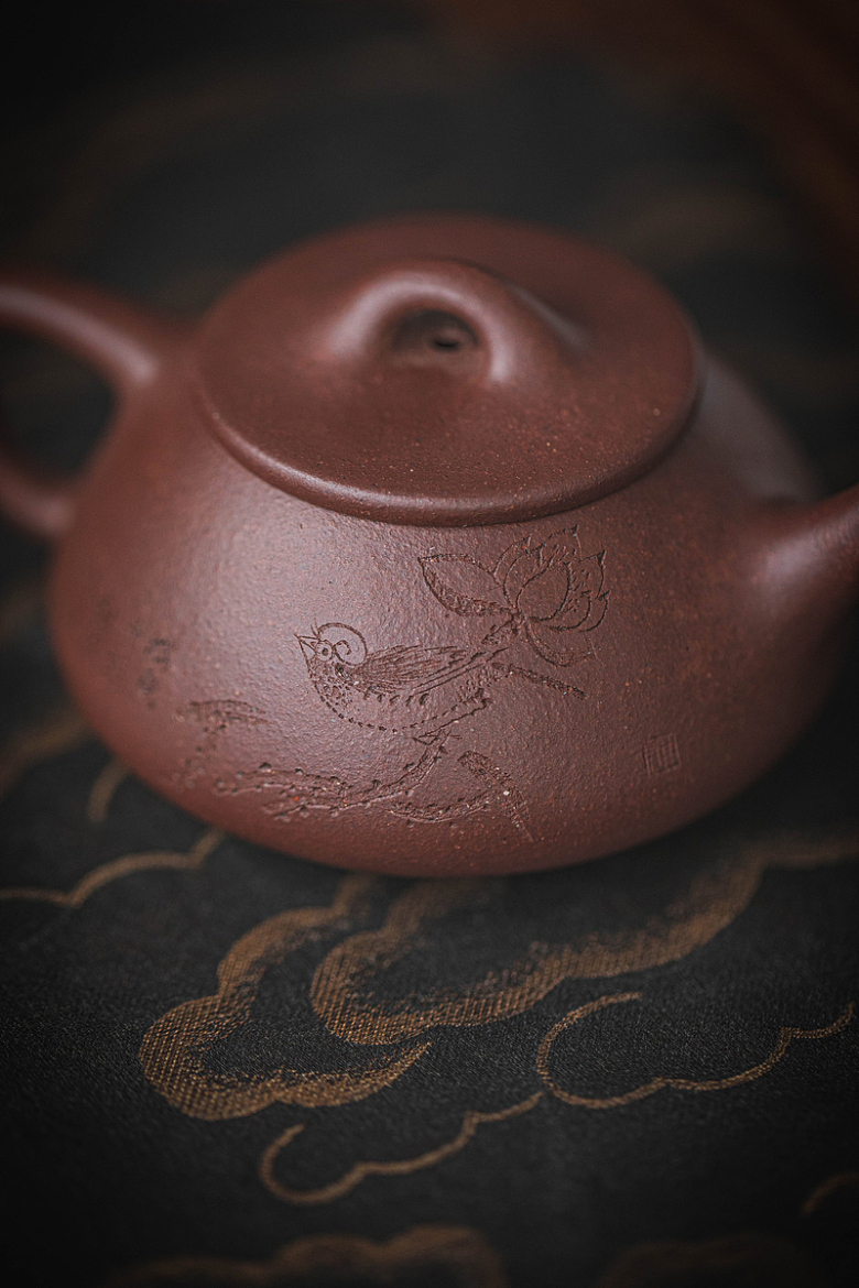 中国陶制茶壶特写