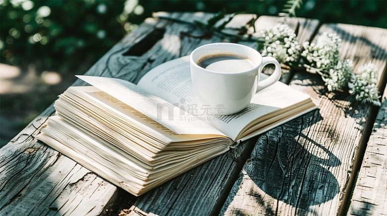 清新咖啡书籍木桌唯美场景