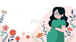 青草花朵围绕的温柔孕妈
