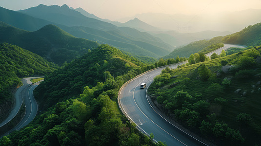 盘山蜿蜒公路鸟瞰图