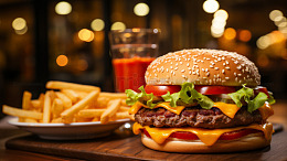 牛肉汉堡薯条美食