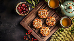 中秋节月饼茶与红枣