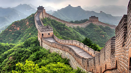 雄伟壮丽的长城晨景
