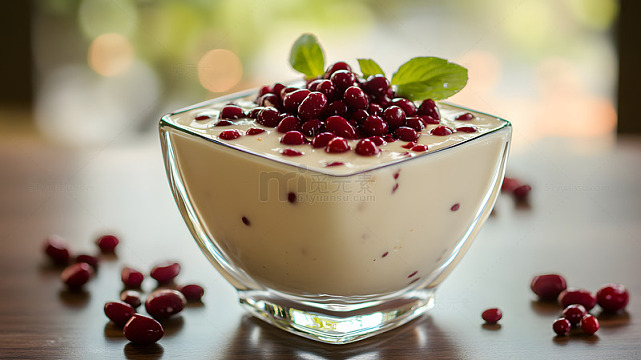 石榴籽奶昔健康甜品玻璃碗美食摄影