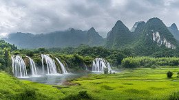 绿色山谷瀑布与群山自然风景桂林山水