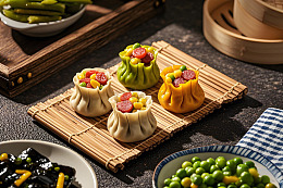 彩色香肠糯米烧卖摄影图