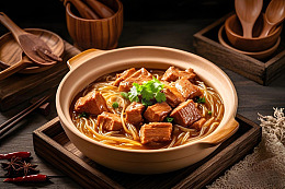 猪肉炖粉条美食摄影图