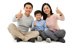幸福一家三口合影新年美好时光