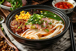 一碗美味的火腿米线