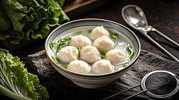 鲜嫩鱼丸与蔬菜的温馨家常美味