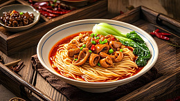 红烧肥肠面搭配筋道面条的美味享受