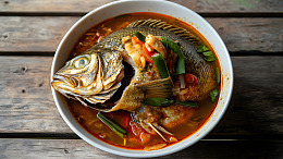 香辣炖鱼头美食小吃