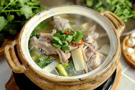 一砂锅炖排骨美食