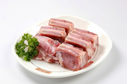 一盘瘦肉猪排骨