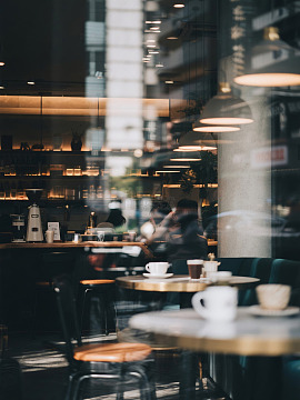 现代咖啡馆内部场景