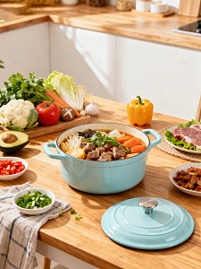 厨房中食材与炖菜美食拍摄