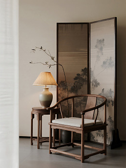 中式实木椅与落地灯室内装饰
