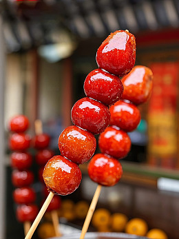 街上售卖的山楂糖葫芦