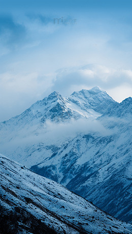 雪山风光壮丽景色
