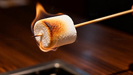 火焰棉花糖烤制