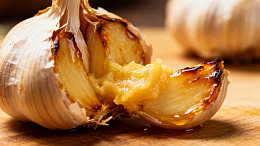 烤蒜美食摄影图片
