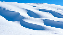 雪山风光雪丘质感摄影图片