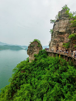 山水悬崖栈道景观