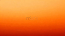 渐变橙色背景从浅黄到深红的平滑过渡
