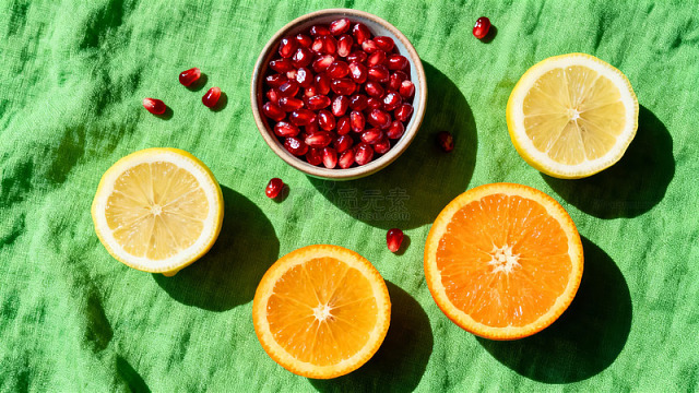 水果切片与石榴籽摆拍