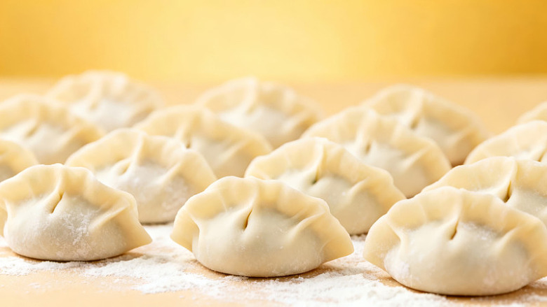 新鲜饺子整齐排列图片