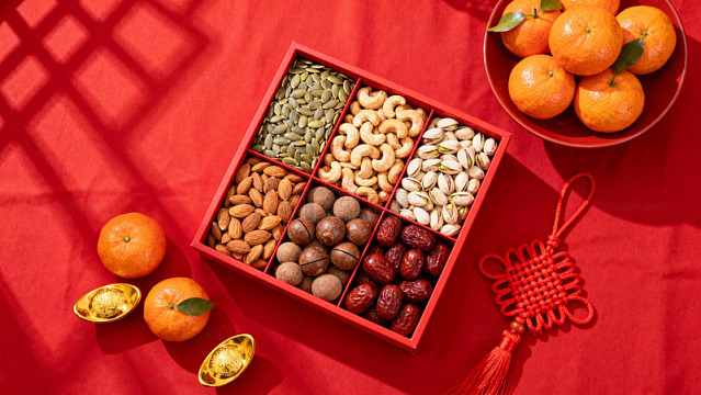节庆坚果礼盒摄影图片