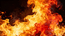 熊熊燃烧的火焰特写图片