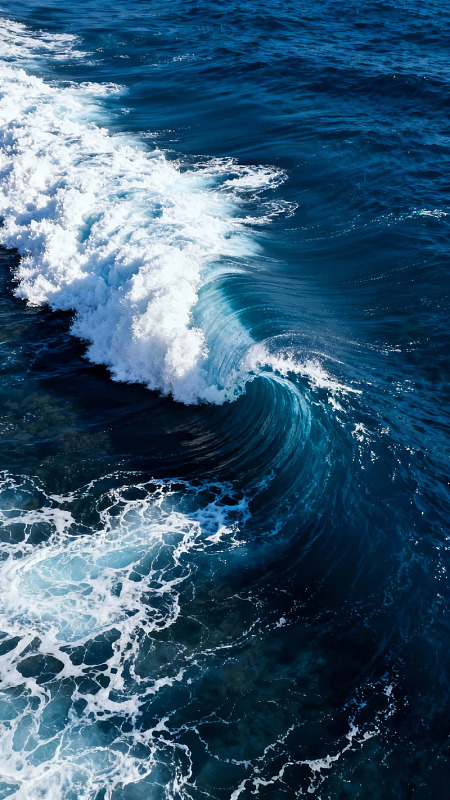 海浪翻滚白色泡沫图片