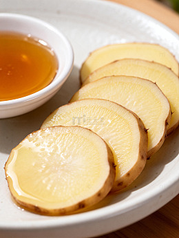 淋酱蜂蜜的土豆片024