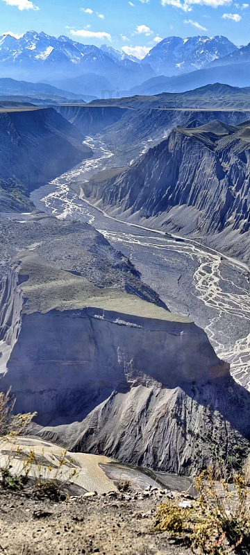 峡谷风光峻岭远山
